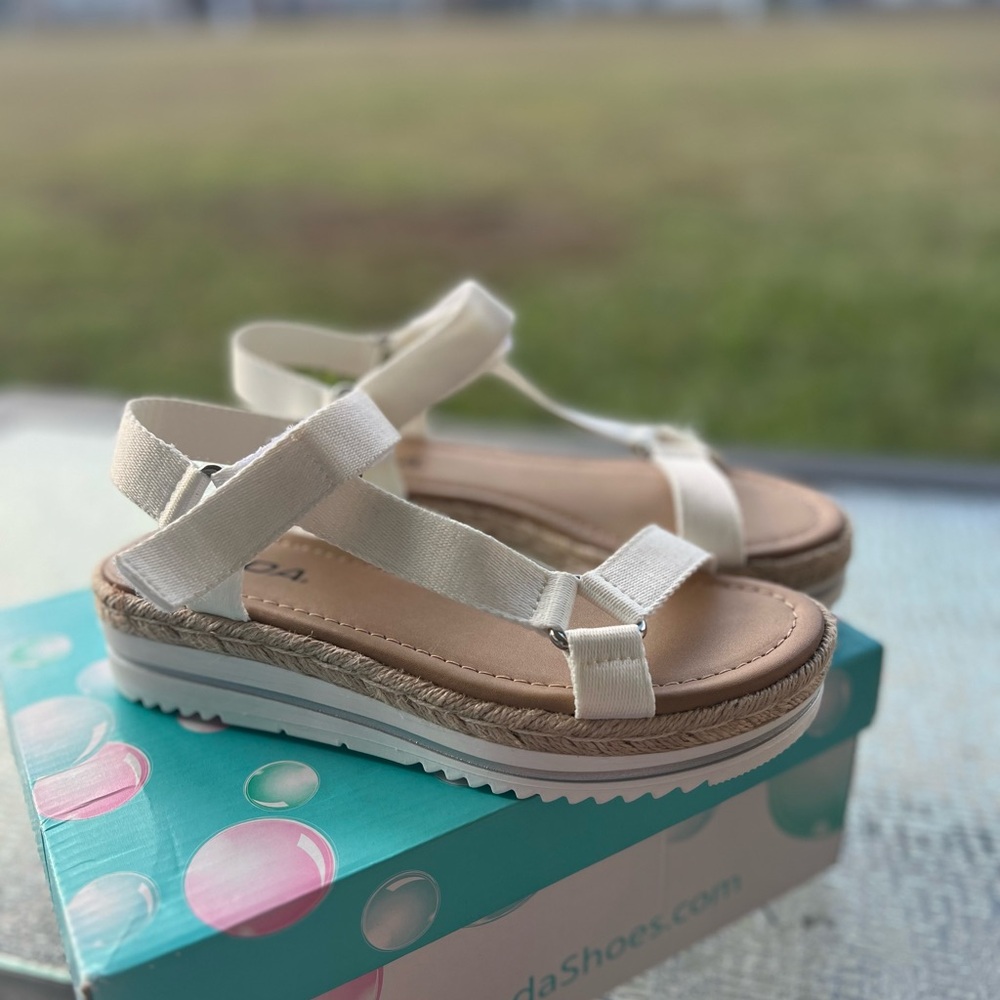 Platform shoes